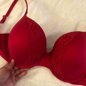 NWOT Victoria Secret Push Up 36DDD